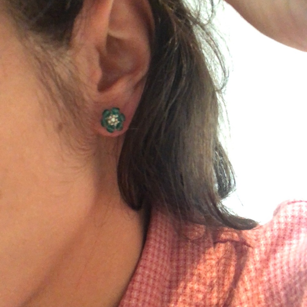 Flower studs - Picture 3 of 3